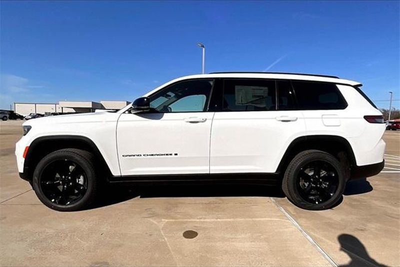 2025 Jeep Grand Cherokee L Limited 4x4Image 13