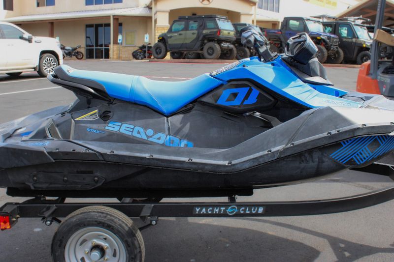 2023 SEADOO SPARK TRIXX FOR 3 WITH AUDIO BLUE Image 6