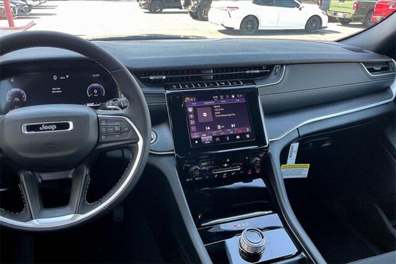 New 2025 Jeep Grand Cherokee Laredo X 4x4Image 5