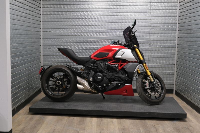 USED 2021 DUCATI DIAVEL1260 Image 2