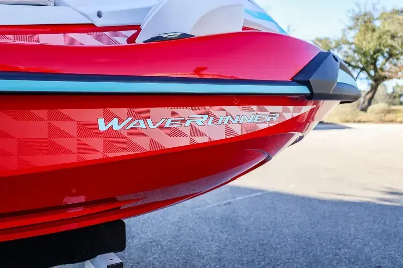 2025 Yamaha VX LIMITED TORCH RED Image 13