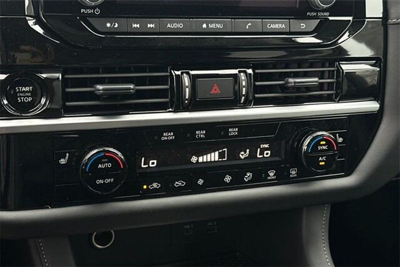 New 2025 Nissan Pathfinder SVImage 18