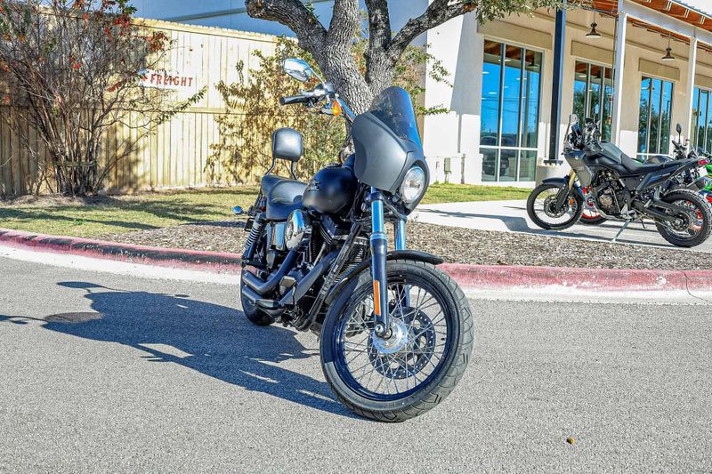 2017 HARLEY DYNA STREET BOBImage 1