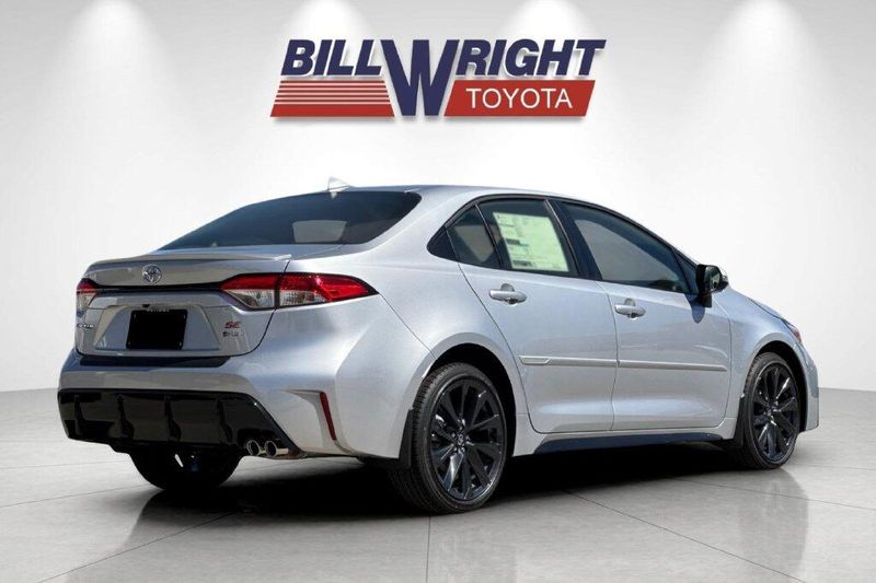 New 2027 Toyota Corolla Hybrid SEImage 3
