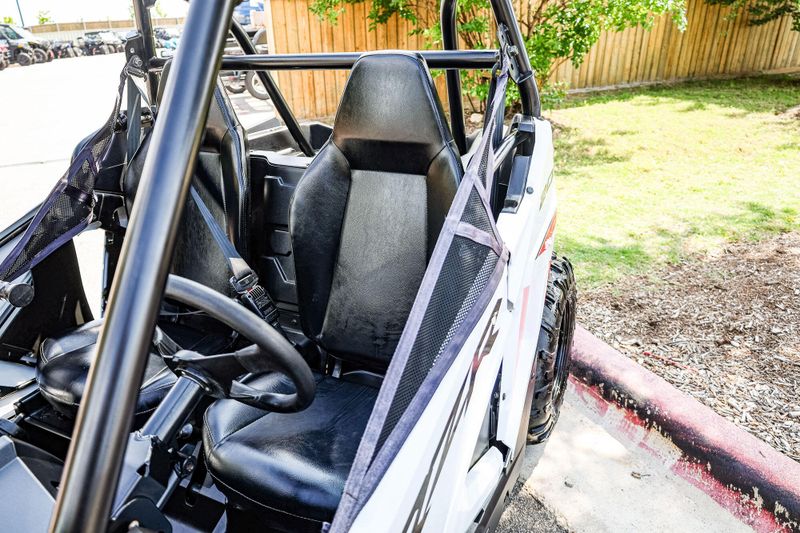 2022 Polaris RZR 200 EFI  WHITE LIGHTNING Image 35