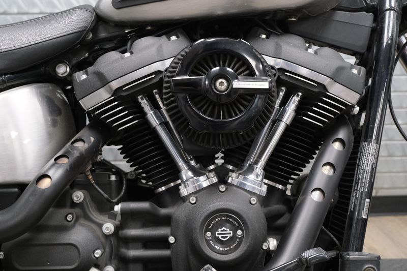 USED 2020 HARLEY SOFTAILSTREET BOB Image 11