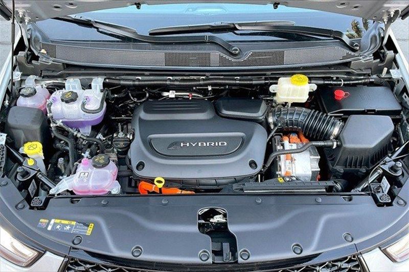 2023 Chrysler Pacifica Plug-in Hybrid LimitedImage 9