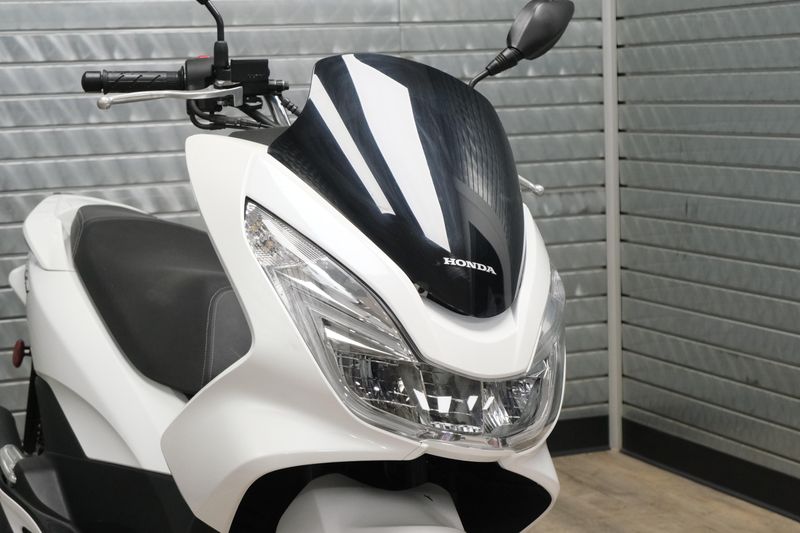 USED 2018 HONDA PCX 150 Image 9