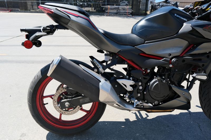 USED 2025 KAWASAKI Z500 SE ABS Image 8