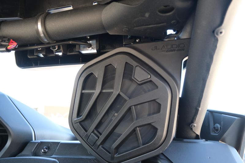 NEW 2026 CAN-AM MAVERICK R MAX X RC WITH SMARTSHOX 999T DCT Image 24