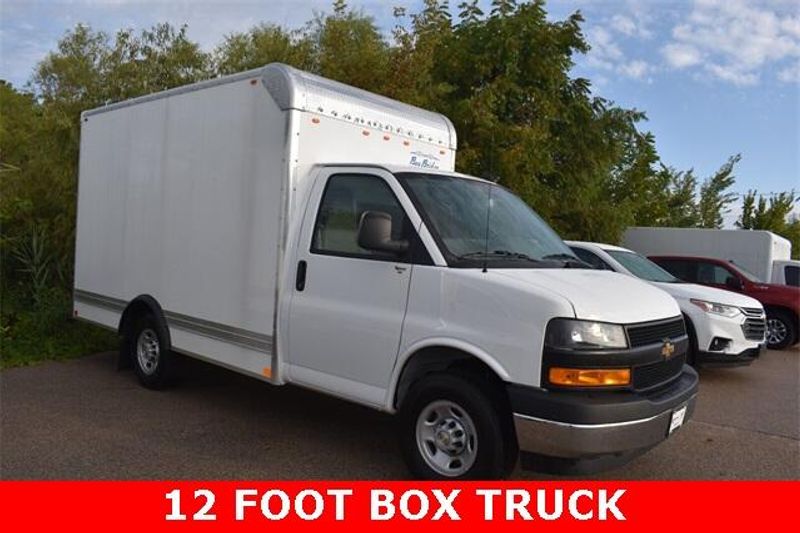 New 2025 Chevrolet Express 3500 Work VanImage 1