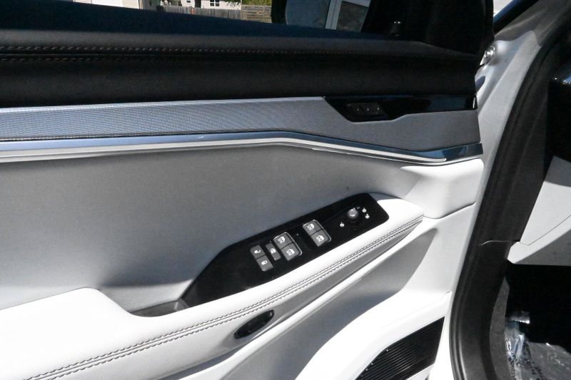 2025 Wagoneer S LimitedImage 18