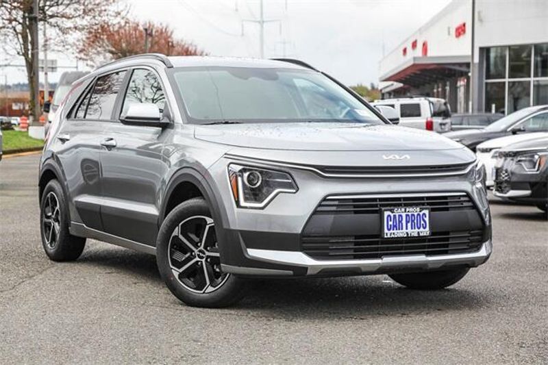 2025 Kia Niro LXImage 2
