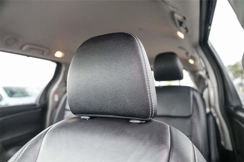 Used 2017 Toyota Sienna SEImage 25