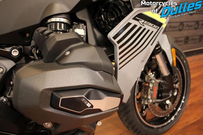 2026 BMW R1300RS ASA Image 10