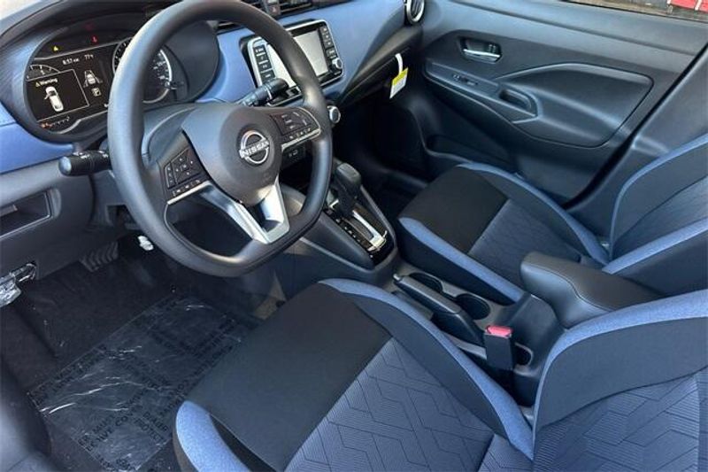 New 2025 Nissan Versa 1.6 SVImage 7