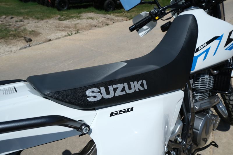 2025 Suzuki DR 650 S WHITEImage 8