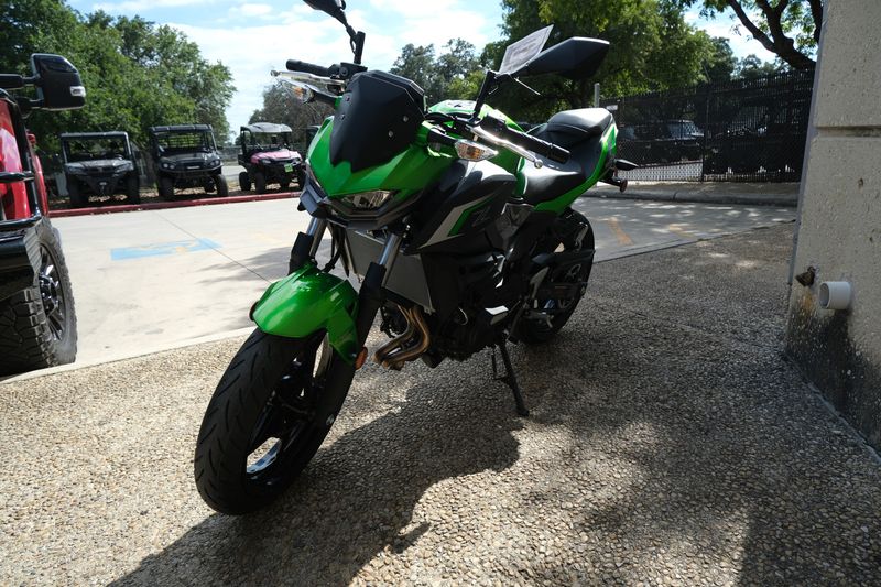 2024 Kawasaki Z500 ABS CANDY LIME GREEN AND METALLIC FLAT SPARK BLACK AND METALLIC GRAPHITE GRAYImage 6