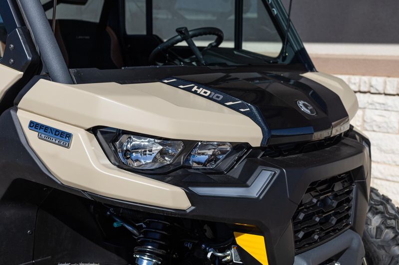 New 2025 Can-Am DEFENDER LIMITED CAB HD10 DESERT TAN AND STEALTH BLACK Image 9