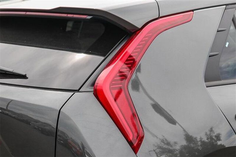 2025 Kia Niro LXImage 18