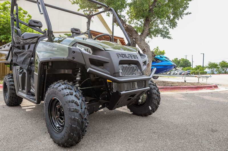 New 2025 Polaris RANGER CREW 570 FULLSIZE  SAGE GREEN Image 6