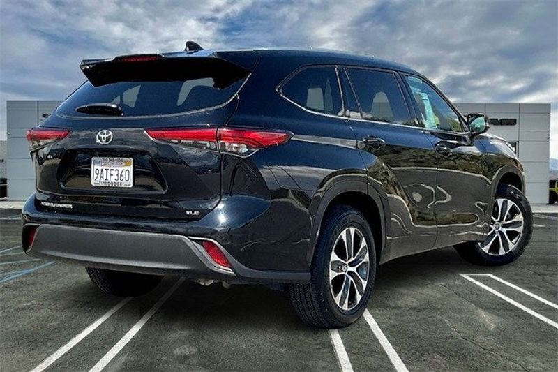 2022 Toyota Highlander XLEImage 13