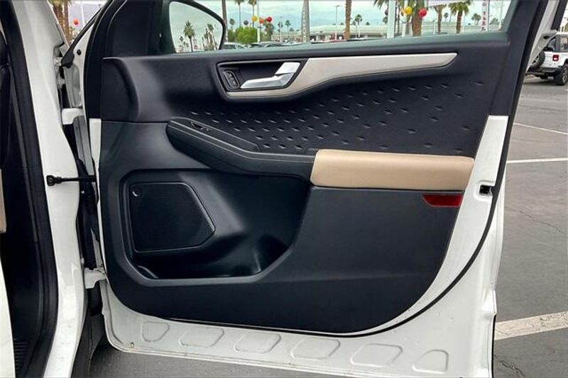 2020 Ford Escape SELImage 23