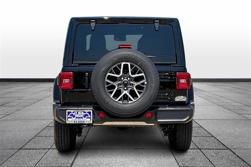 2024 Jeep Wrangler 4-door SaharaImage 4