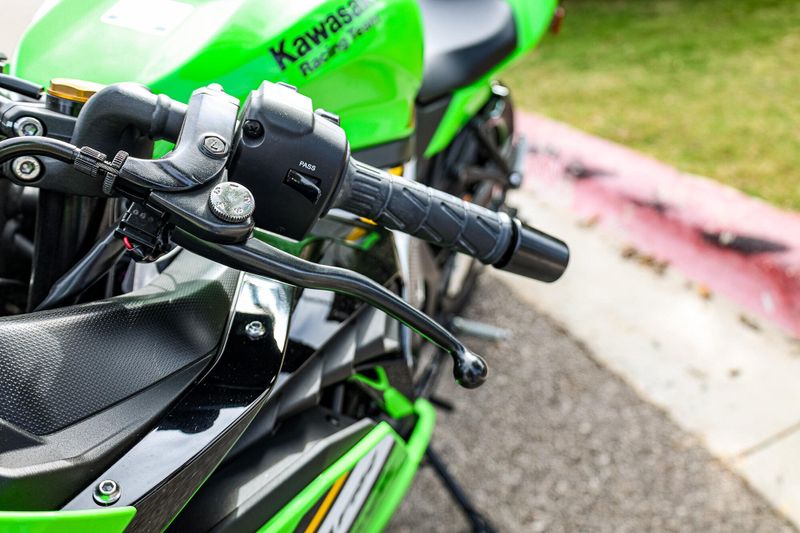 2025 Kawasaki NINJA ZX4RR ABS KRT EDITION ABS LIME GREEN AND EBONY AND PEARL BLIZZARD WHITE Image 22