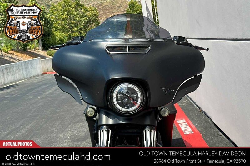 2016 Harley-Davidson Street Glide in a DEEP JADE PEARL W/PINSTRIPE exterior color. BMW Motorcycles of Temecula – Southern California (951) 506-6903 bmwmotorcyclesoftemecula.com 