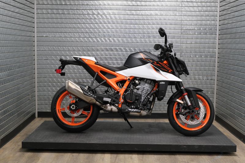 NEW 2026 KTM 990 DUKE R Image 2