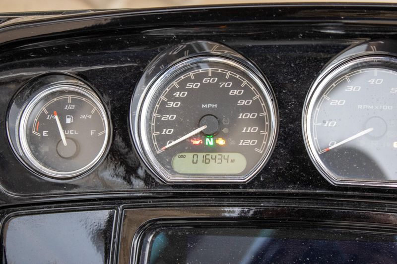 USED 2019 HARLEY STREET GLIDE SPECIAL Image 16
