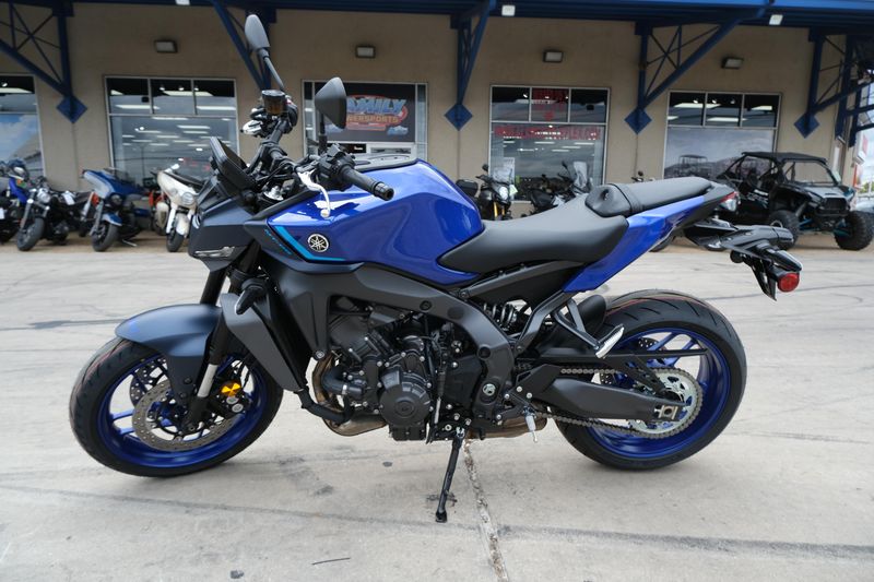 2024 YAMAHA MT09 TEAM BLUE in a TEAM YAMAHA BLUE exterior color. Family PowerSports (877) 886-1997 familypowersports.com 