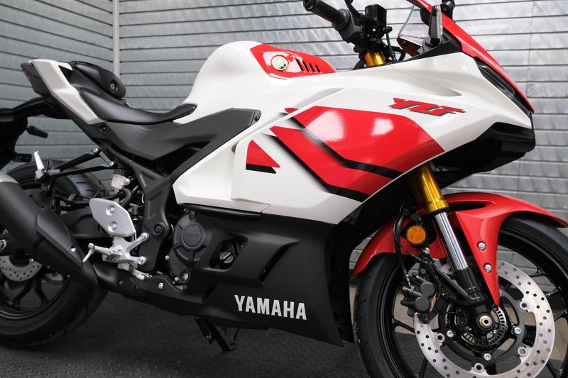 NEW 2026 YAMAHA YZFR3 ABS 70TH ANNIVERSARY EDITION Image 12