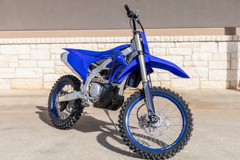 2024 YAMAHA YZ450FX in a BLUE exterior color. Family PowerSports (877) 886-1997 familypowersports.com 