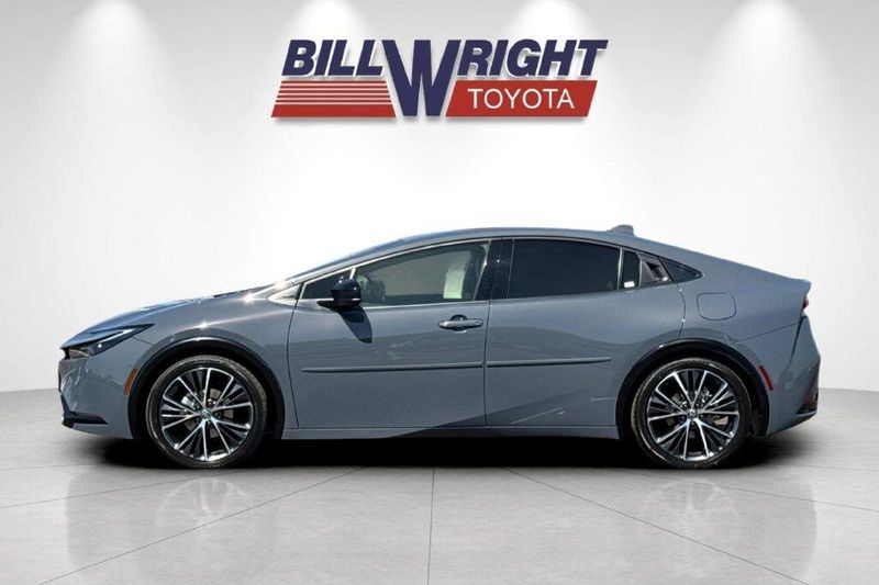 Used 2023 Toyota Prius XLEImage 6