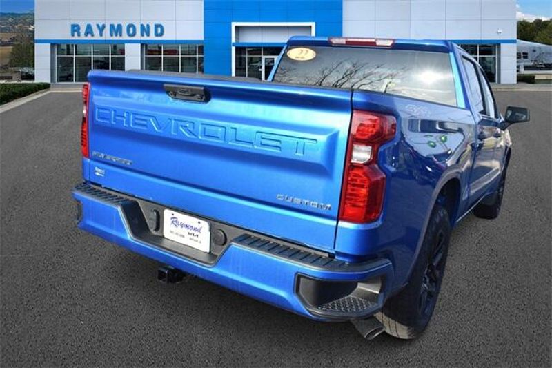 2022 Chevrolet Silverado 1500 CustomImage 3