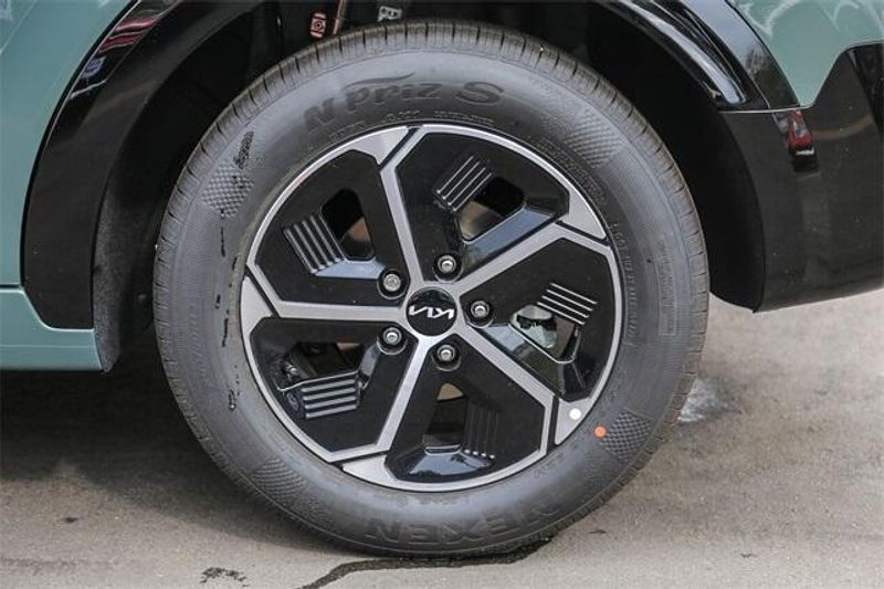 New 2025 Kia Niro SXImage 25