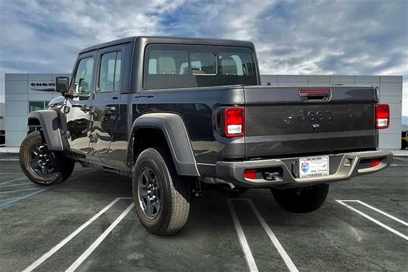 2024 Jeep Gladiator Sport 4x4Image 2