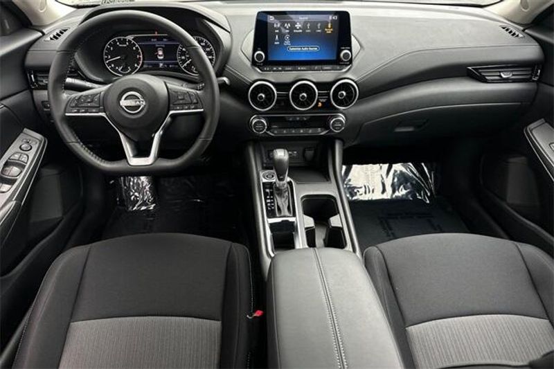 New 2025 Nissan Sentra SVImage 10