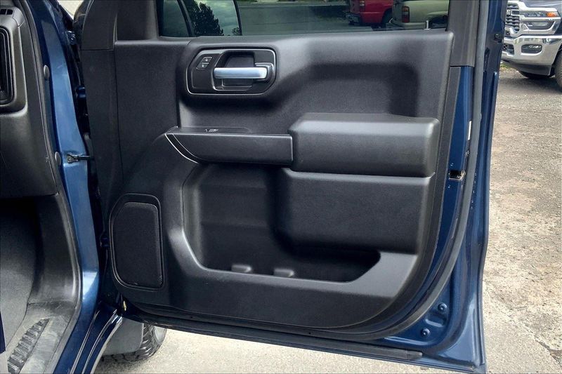 2022 Chevrolet Silverado 1500 Custom photo 23