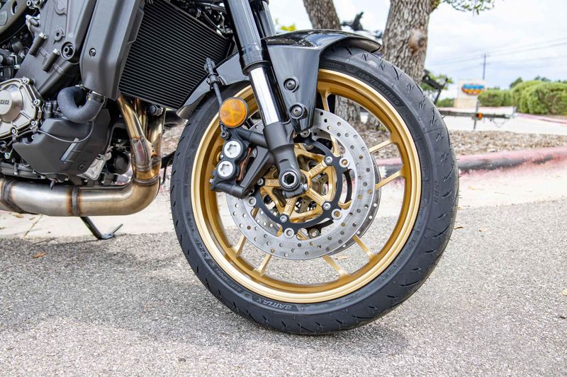 New 2025 Yamaha XSR900  RAVEN Image 10
