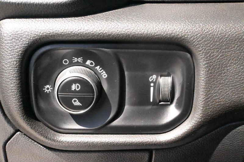 2025 RAM 1500 TradesmanImage 18
