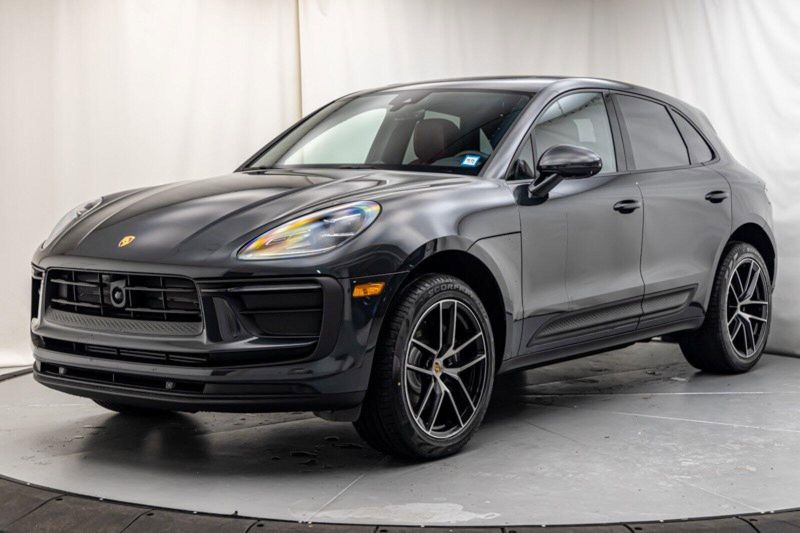 2024 Porsche Macan Image 1