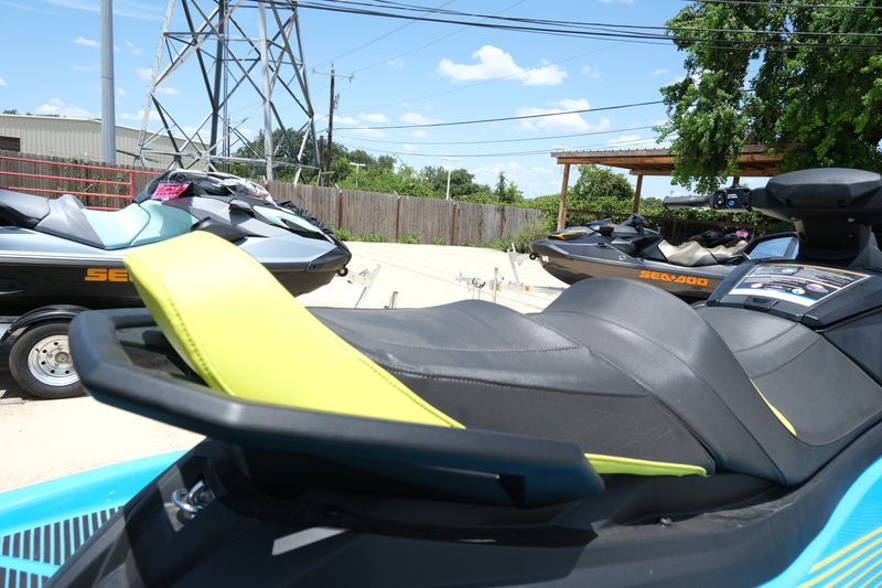 2023 Yamaha VX CRUISER WITH AUDIO CYAN WITH LIME YELLOW Image 4