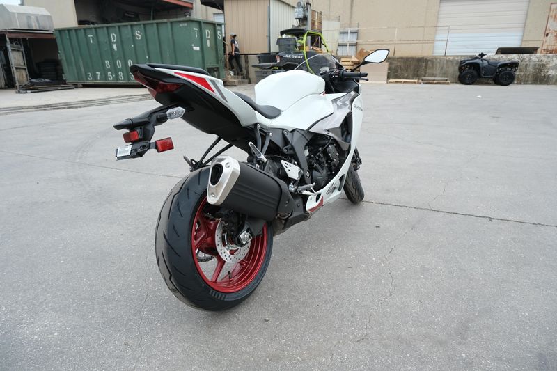 2025 Kawasaki NINJA ZX6R PEARL BLIZZARD WHITEImage 16