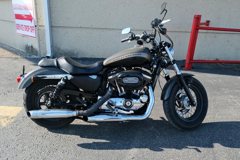 USED 2019 HARLEY SPORTSTER 1200 CUSTOM Image 2