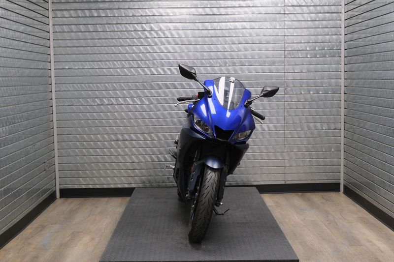 USED 2023 YAMAHA YZFR3 ABS Image 8