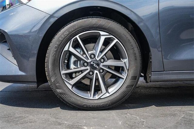 2022 Kia Forte LXSImage 11