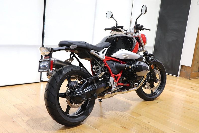 2022 BMW R NINET SCRAMBLER  in a OPTION 719 BLACK STORM METALLIC AND RACING RED exterior color. BMW Motorcycles of Temecula – Southern California 951-395-0675 bmwmotorcyclesoftemecula.com 